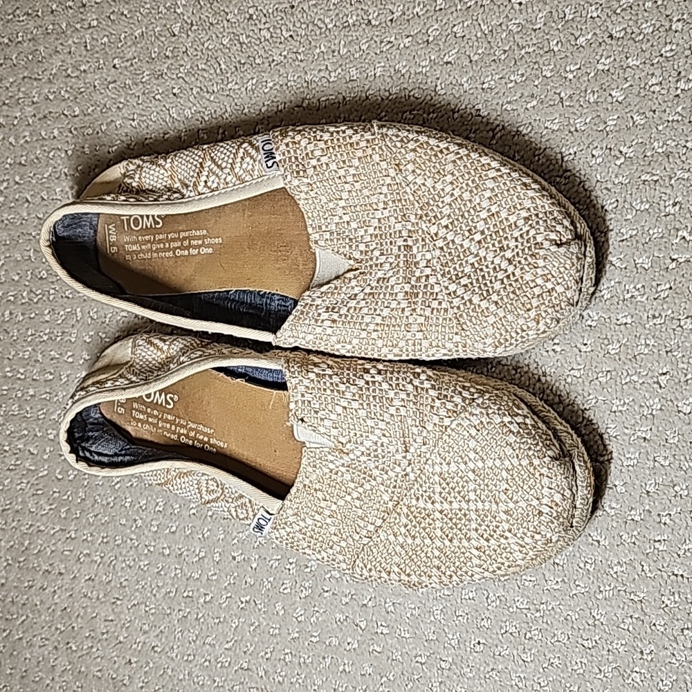 TOMS Super Cute loafers Size 8.5